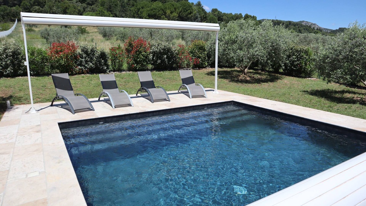 Manosque Cottage | Gite Oléa, surrounded by olive trees with private heated pool