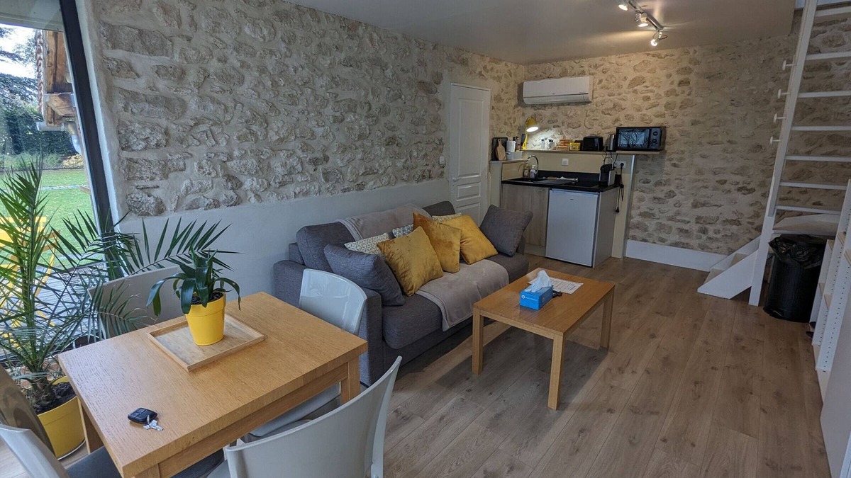 Olivet Cottage | Gite Olivet, studio flat, 4 persons