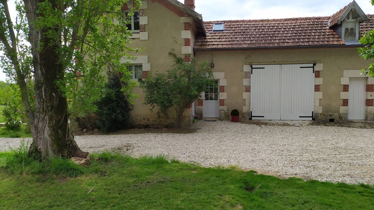 Velles House | GITE on a 2-hectare estate with tennis court and private pool