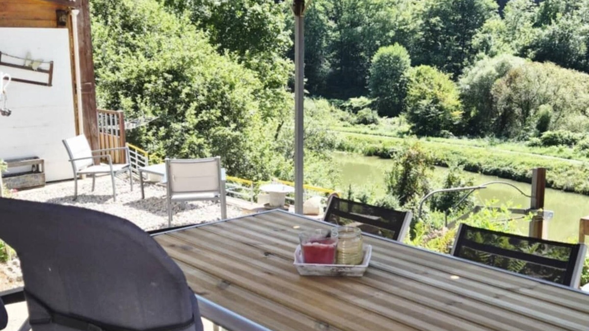 Fontenoy-le-Chateau Apartment | Gite on the Canal L'Est and the Coney River