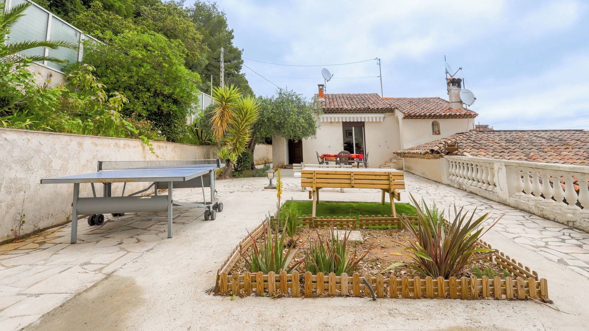 Saint-Laurent-du-Var Cottage | Gite on the height of Nice