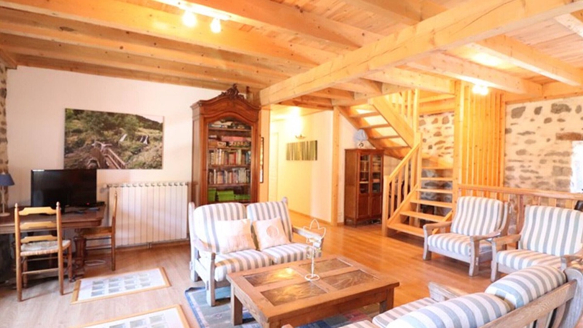 Paulhac Cottage | Gite Paulhac, 5 bedrooms, 12 persons