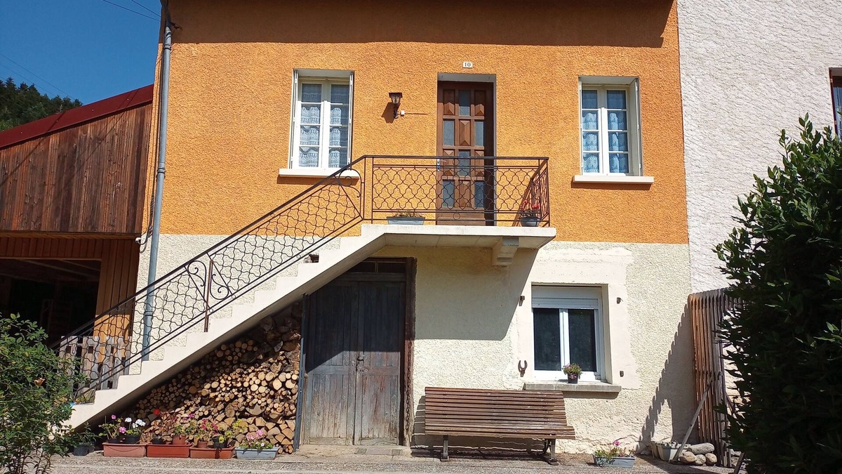 Fougax-et-Barrineuf Apartment | Gite Peyroutous in southern France