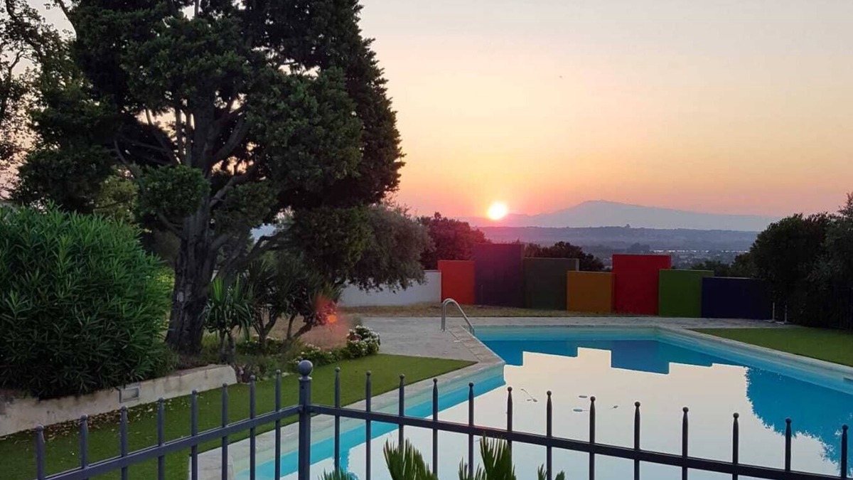Roquemaure House | Gite Provençal Dans les Vignes Avec Grande Piscine, Entre Orange et Avignon