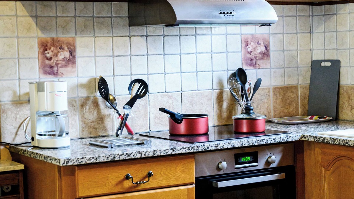 Chenou House | Gîte Prunier sleeps 8 with heated pool