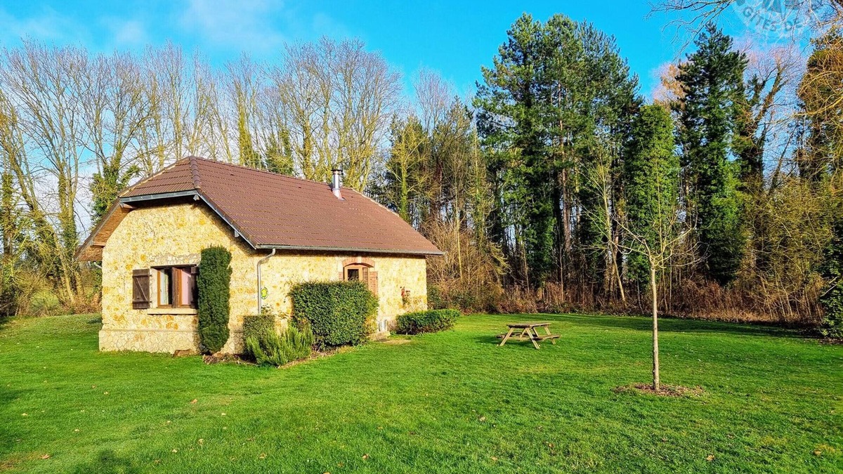 Chambly Cottage | Gite Ronquerolles, 2 bedrooms, 4 persons
