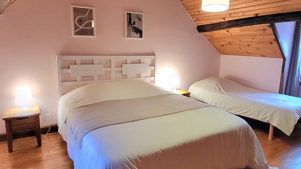 Chenou House | Gîte Rosier sleeps 5 with heated pool