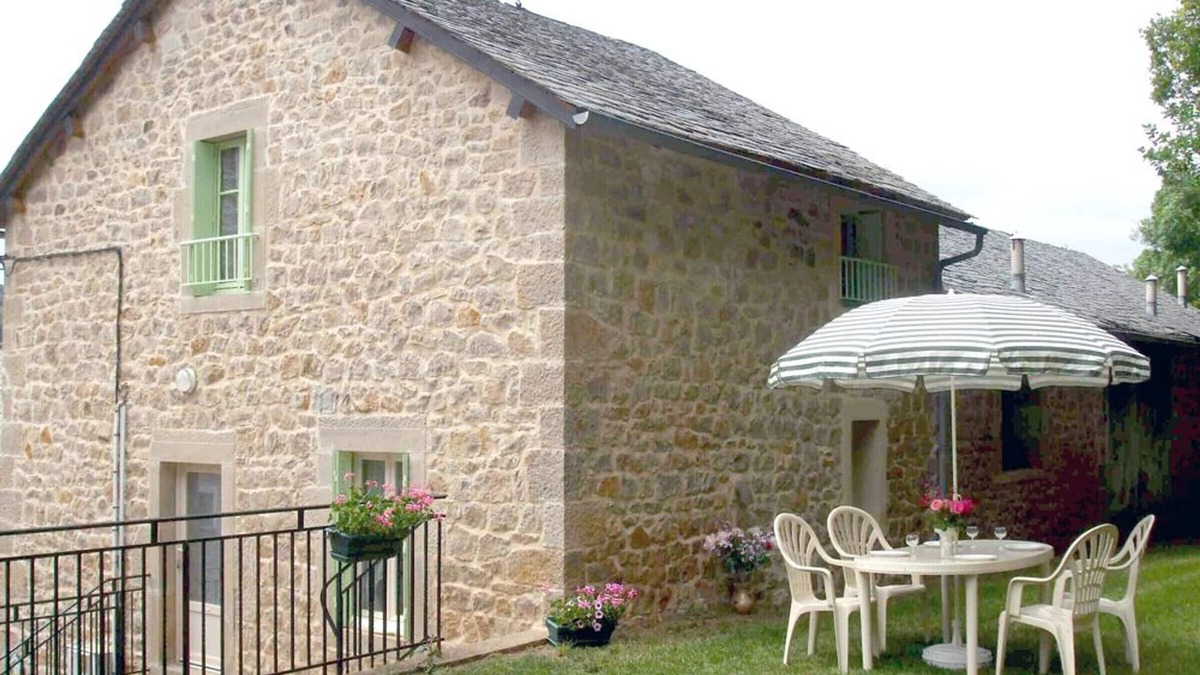 Recoules-Previnquieres House | Gite Sévérac-d'Aveyron, 3 bedrooms, 6 persons