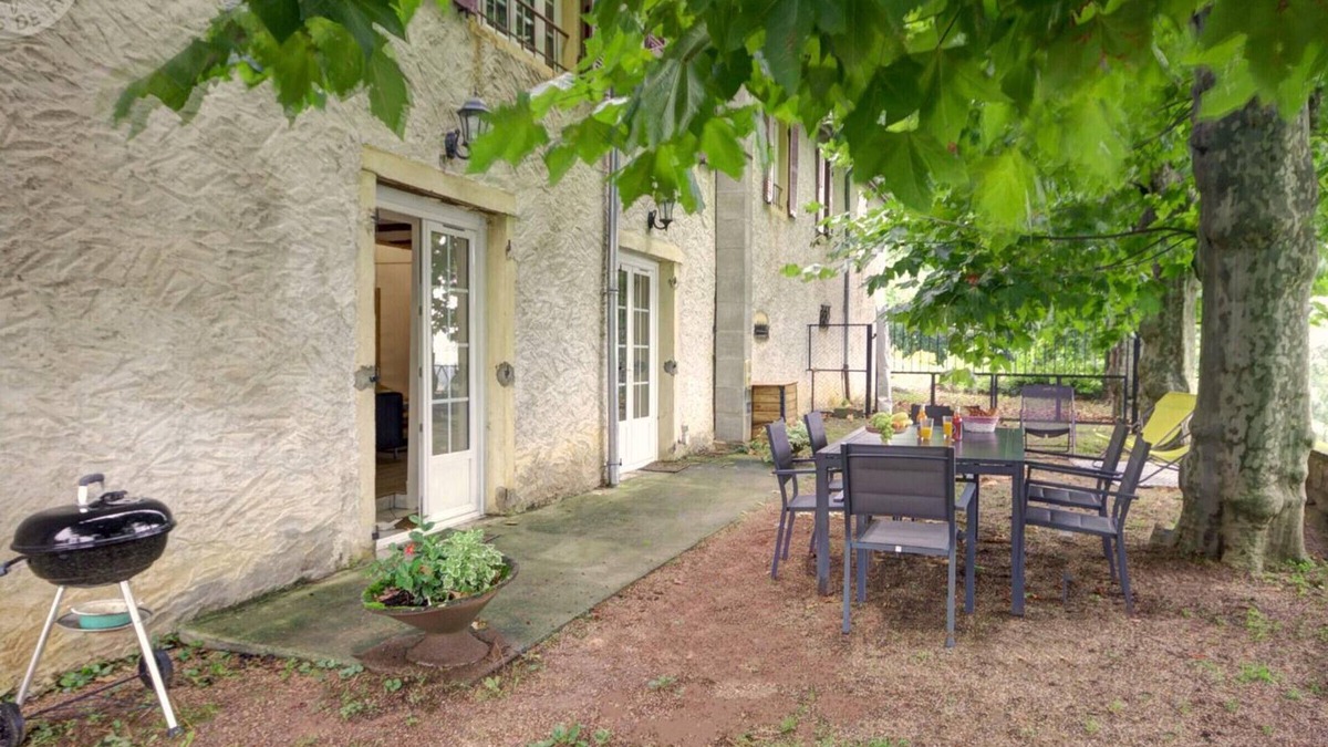 Saint-Denis-de-Cabanne Cottage | Gite Saint-Denis-de-Cabanne, 2 bedrooms, 6 persons