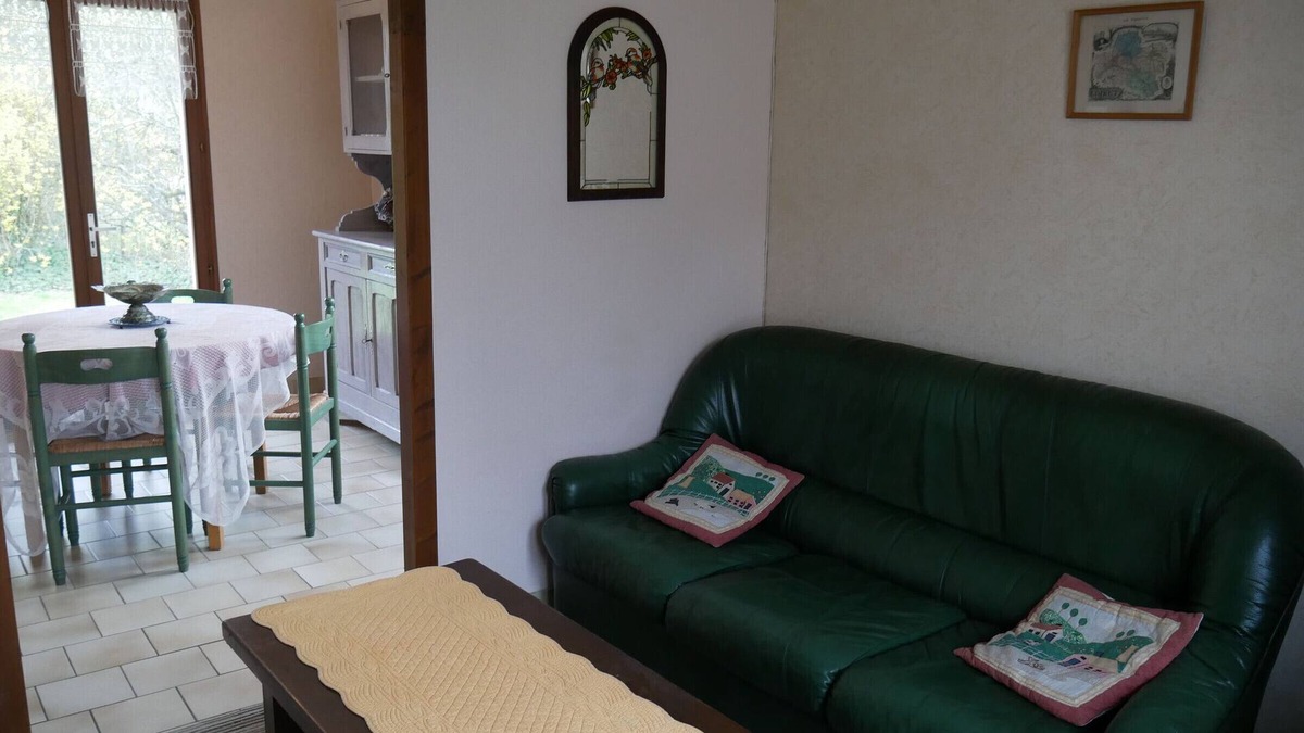 Saint-Denis-de-l'Hotel House | Gite Saint-Denis-de-l'Hôtel, 2 bedrooms, 5 persons