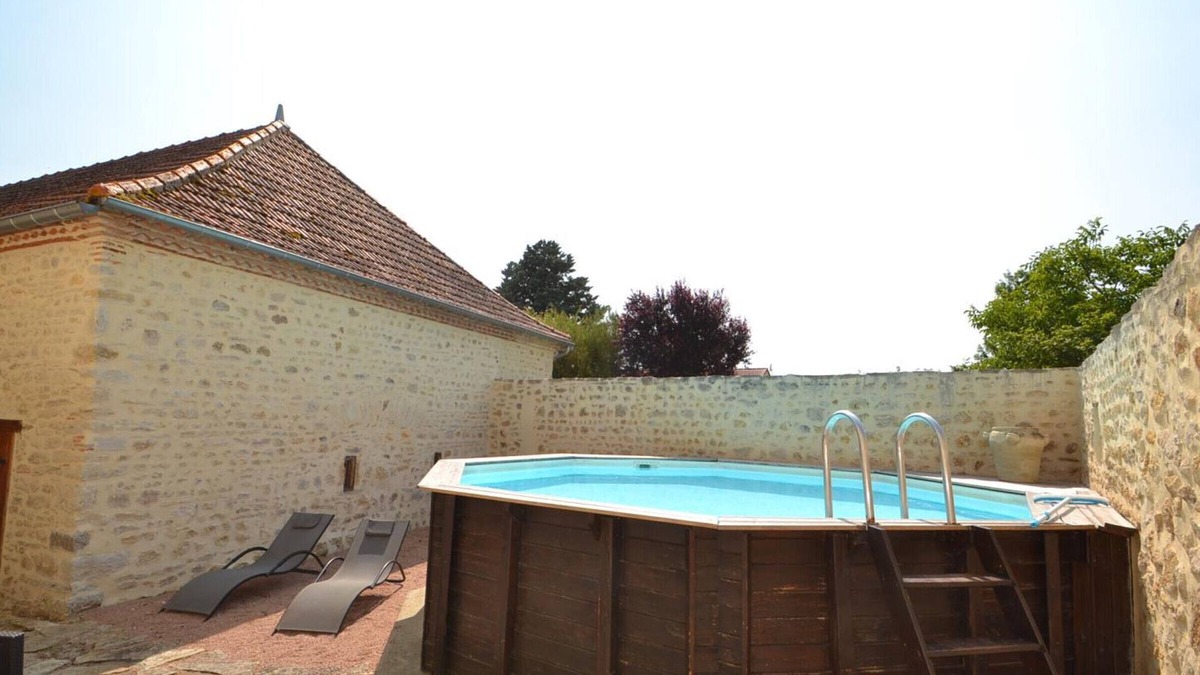 Saint-Priest-d'Andelot Cottage | Gite Saint-Priest-d'Andelot, 3 bedrooms, 6 persons