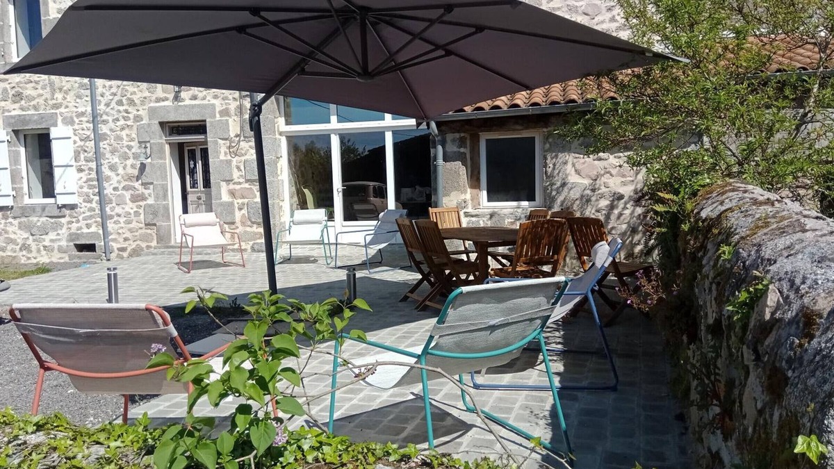 Saint-Estephe Cottage | Gite Saint-Estèphe, 5 bedrooms, 15 persons