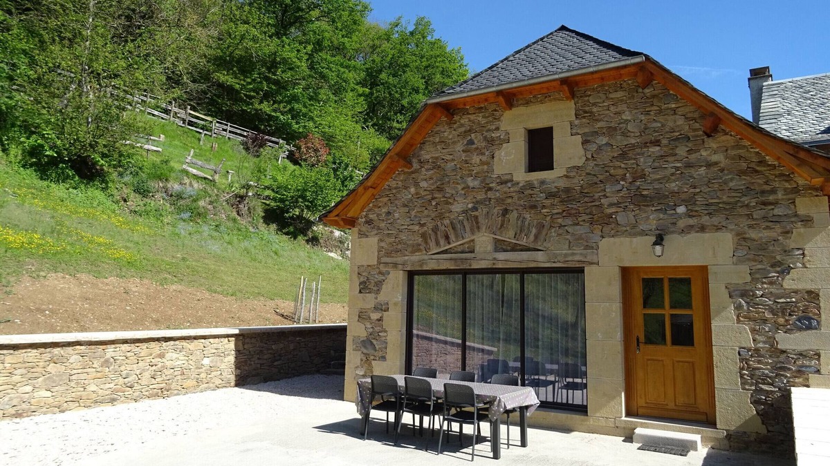 Sainte-Eulalie-d'Olt Cottage | Gite Sainte-Eulalie-d'Olt, 3 bedrooms, 8 persons