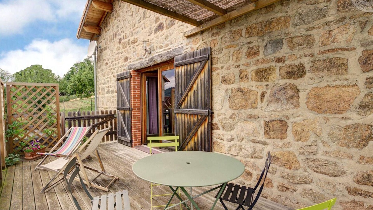 Saint-Romain-d'Urfe Cottage | Gite Saint-Romain-d'Urfé, 5 bedrooms, 11 persons