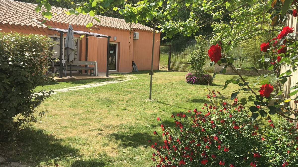 Sardan House | Gîte Sainte Octime - in the heart of a vineyard between the Cevennes and Camargue.