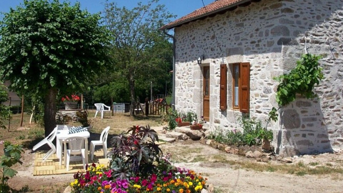 Sansac-de-Marmiesse Cottage | Gite Sansac-de-Marmiesse, 1 bedroom, 3 persons