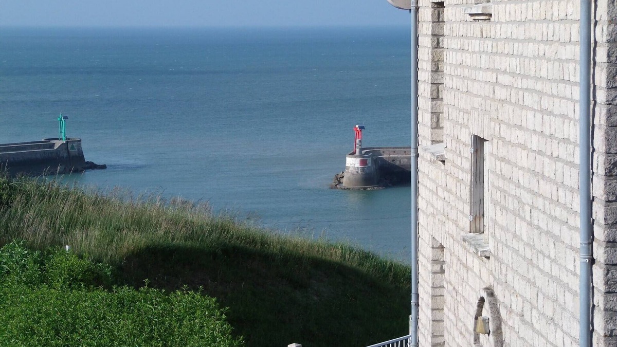 Port-en-Bessin-Huppain House | Gite,sea view,all comforts, garden, 2 bedrooms for 4 people close to Omaha Beach