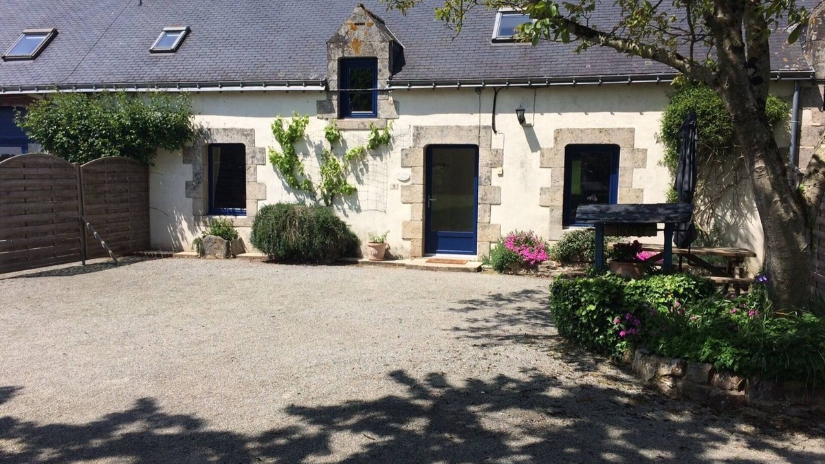 Moustoir-Remungol Cottage | Gite sleeps 6 - heated indoor swimming pool