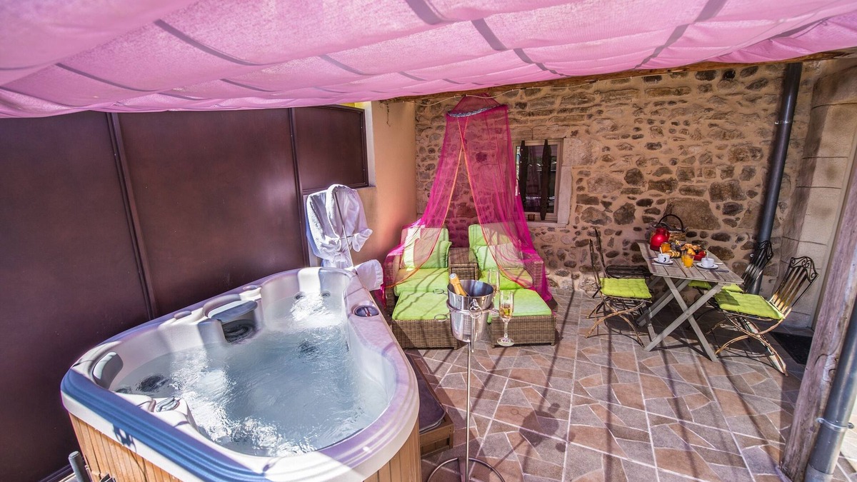 Allegre Les Fumades House | Gite Standing Avec Jacuzzi Privatif