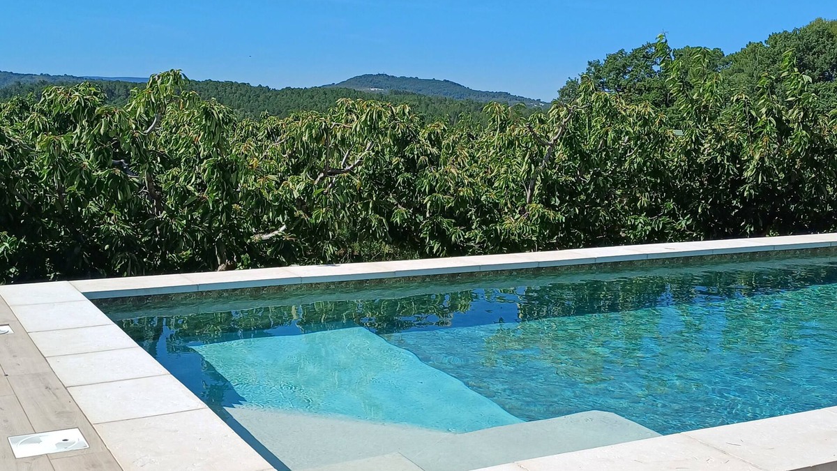 Mormoiron Other | Gite sur Domaine Viticole Avec Piscine Chauffée
