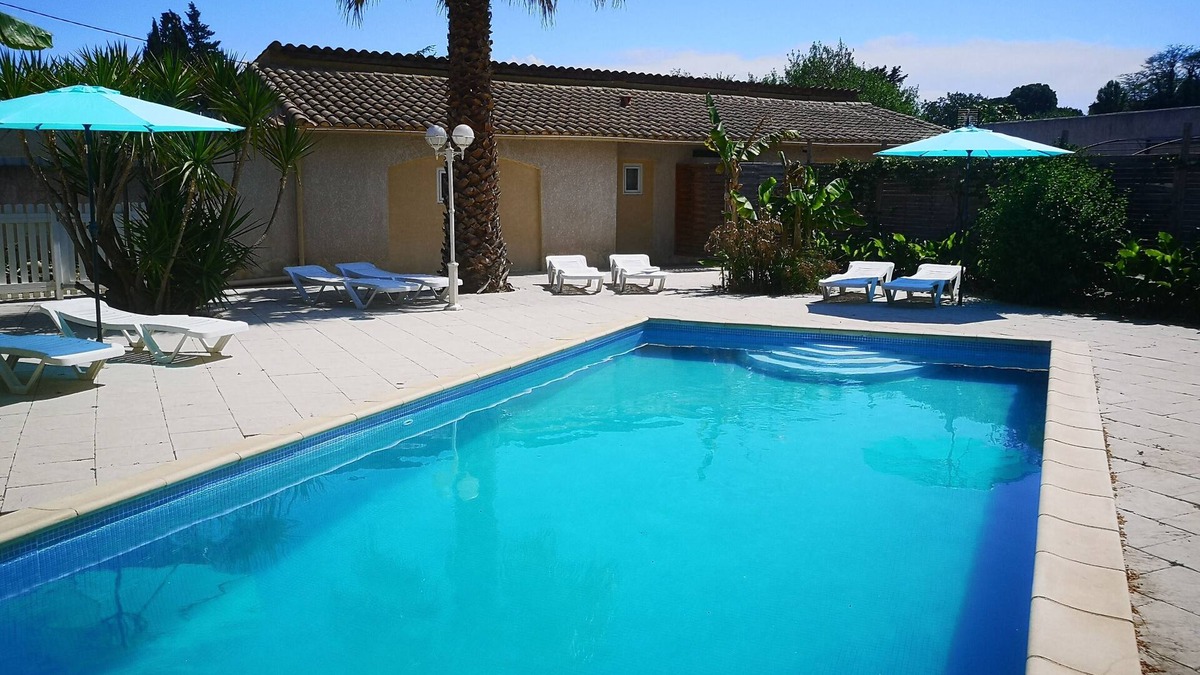 Maraussan House | Gîte T3 Le Cycas with heated swimming pool in wooded grounds
