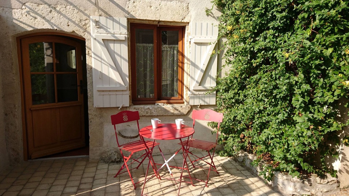 Cour-sur-Loire House | Gite the House of Vivier. Village house on the banks of the Loire