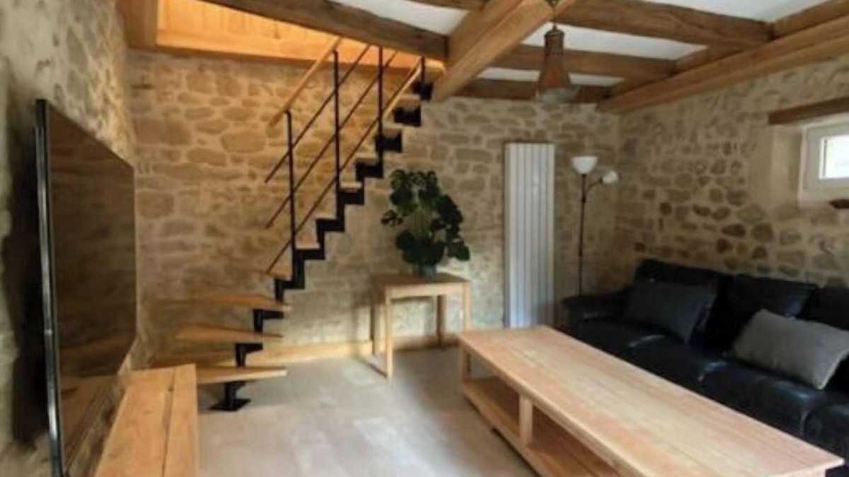 La Baume-Cornillane House | Gîte : The old building.