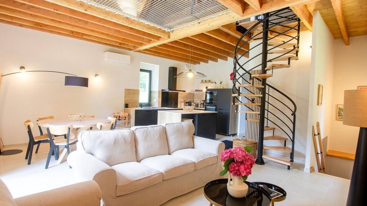 Nantheuil Cottage | Gite Thiviers, 2 bedrooms, 6 persons