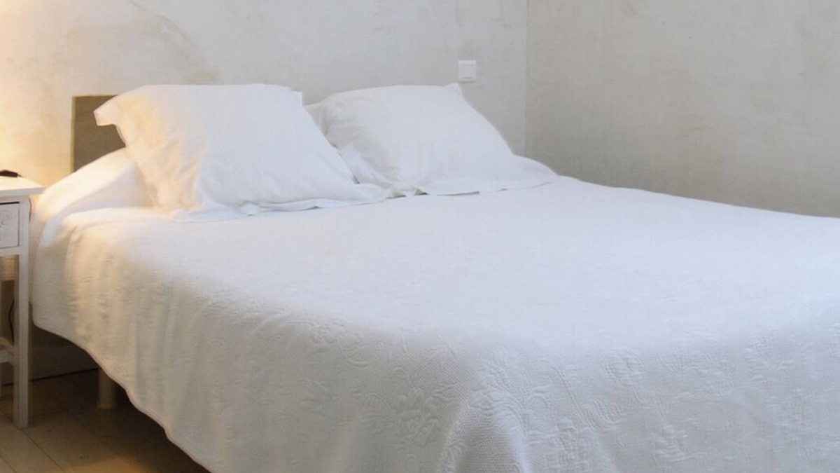 Maubec Apartment | Gîte Tilleul - in the Provencal farmhouse of Domaine Faverot