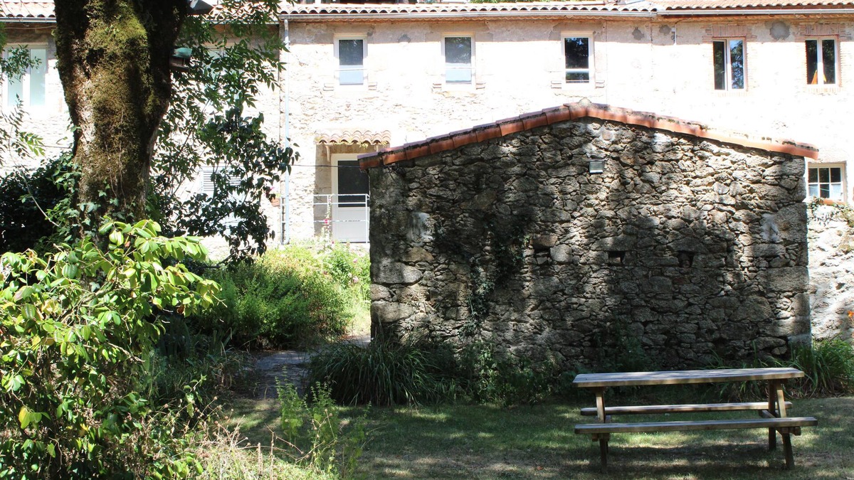 Getigne Cottage | Gîte "Tiretaine" with garden by the river, near Clisson