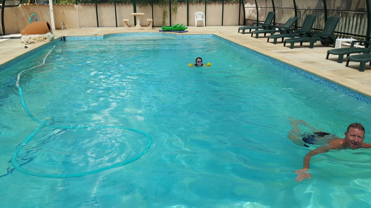 Penne-d'Agenais Condo | GÎTE TOURNESOL campagne, 2 bedrooms, 6 Pers. + sofa for 2 children, indoor swimming pool