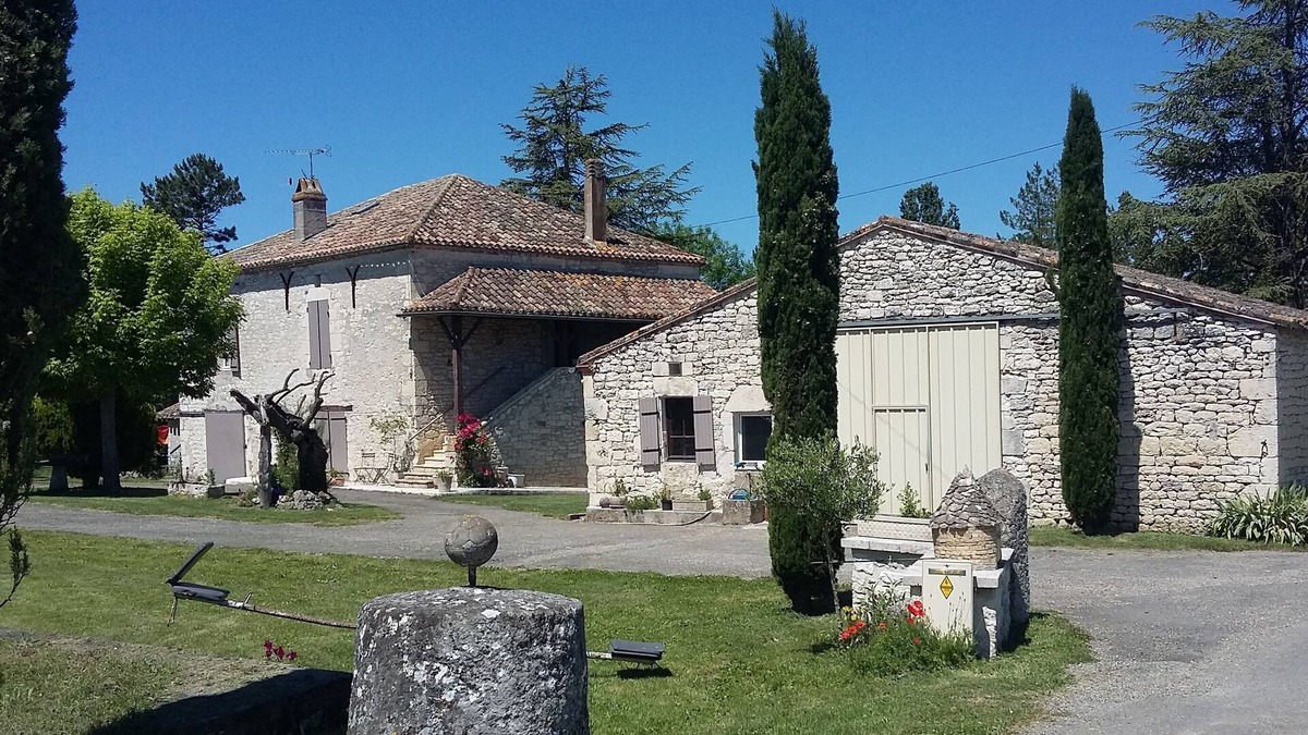 Montaigu-de-Quercy House | Gite Vacances Laborde Piscine Spa, 4 Ch/4 Sdb, Idéal Familles, à 5 mn Commerces