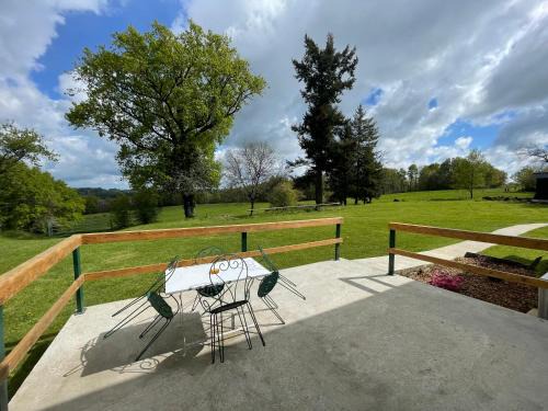 Saint-Cyr-les-Champagnes House | Gite Varagnac