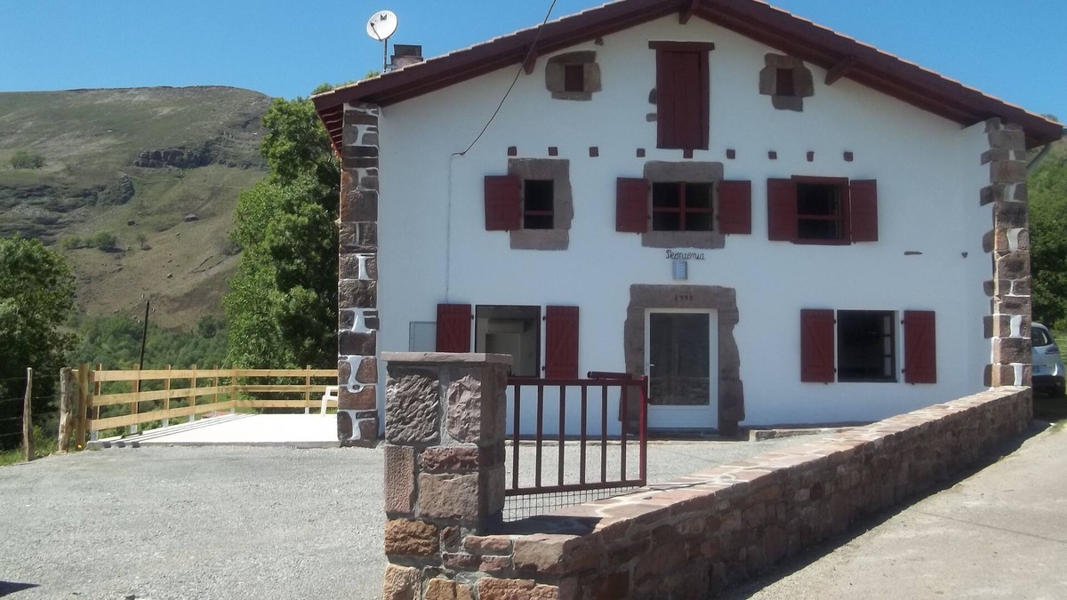 Bidarray House | Gite, very nice single house, splendid view.