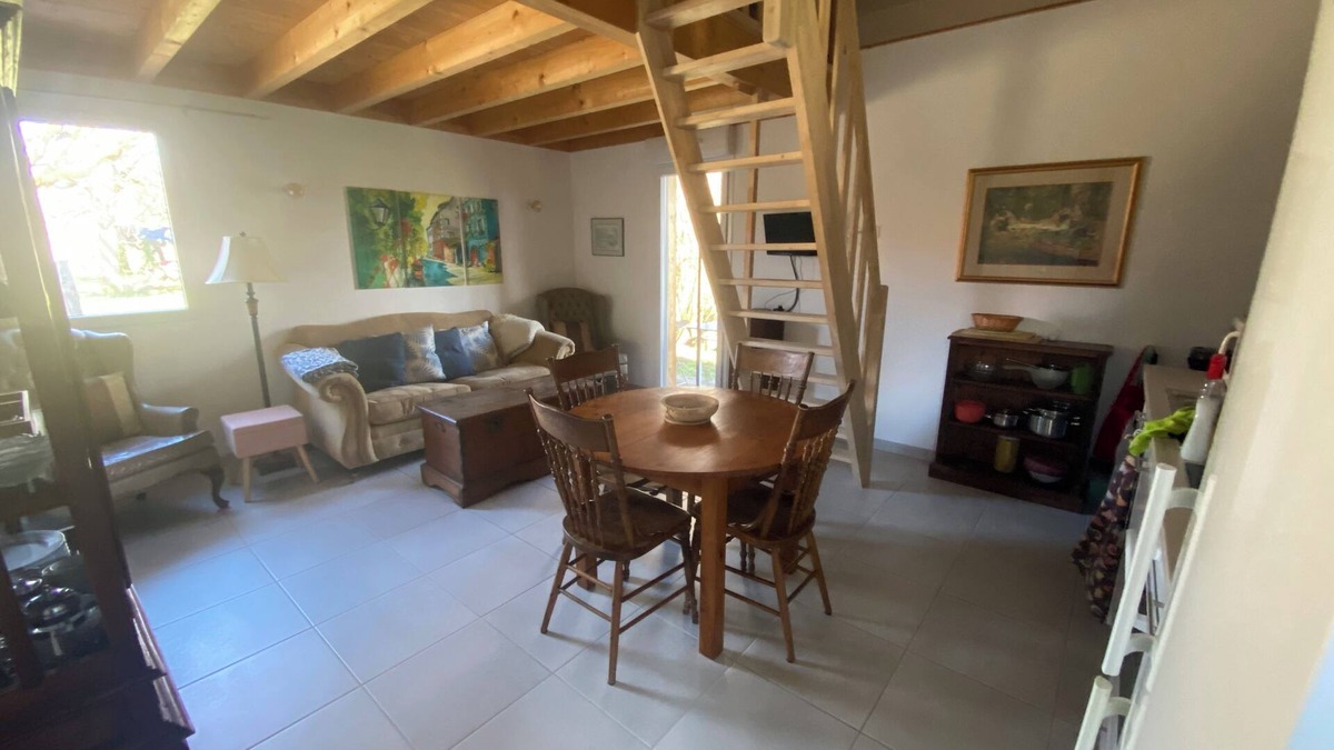 Valojoulx Apartment | Gite Wildflower Lane, 4k to Montignac Lascaux, fly screens