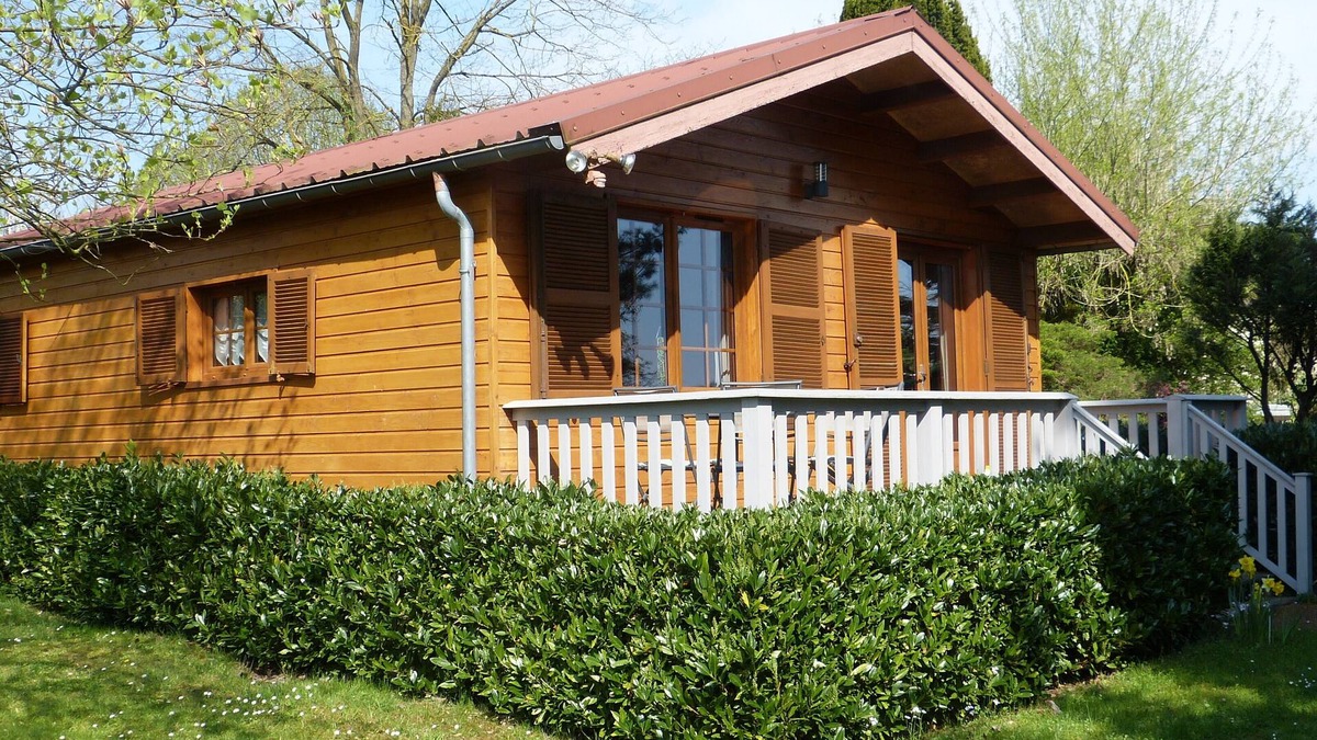 Dicy House | Gite with Jacuzzi and indoor pool, in quiet hamlet.