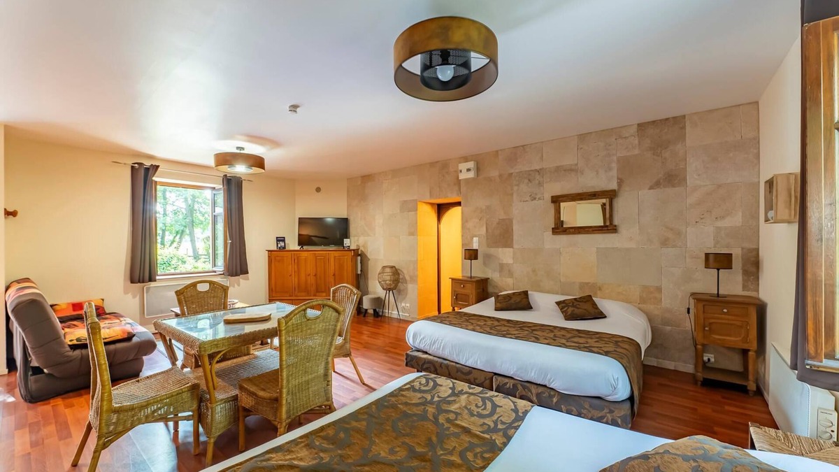 Arbigny Hotel | Gite with jacuzzi .