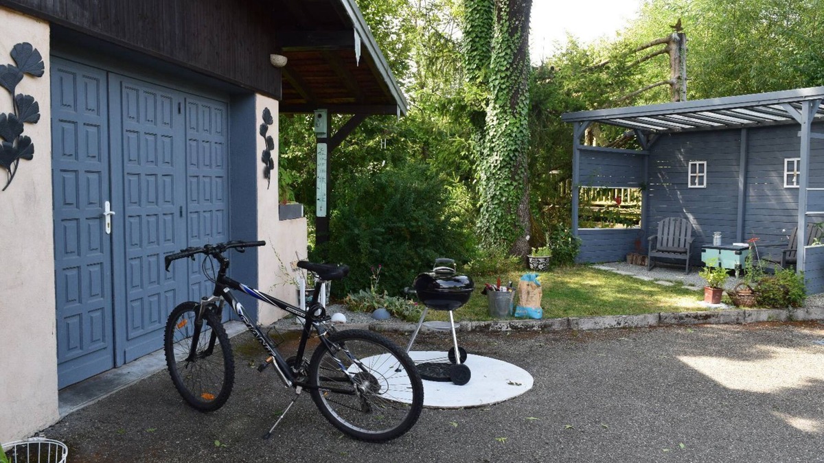 Rougegoutte Cottage | Gite with private entrance and parking/waterfront patio