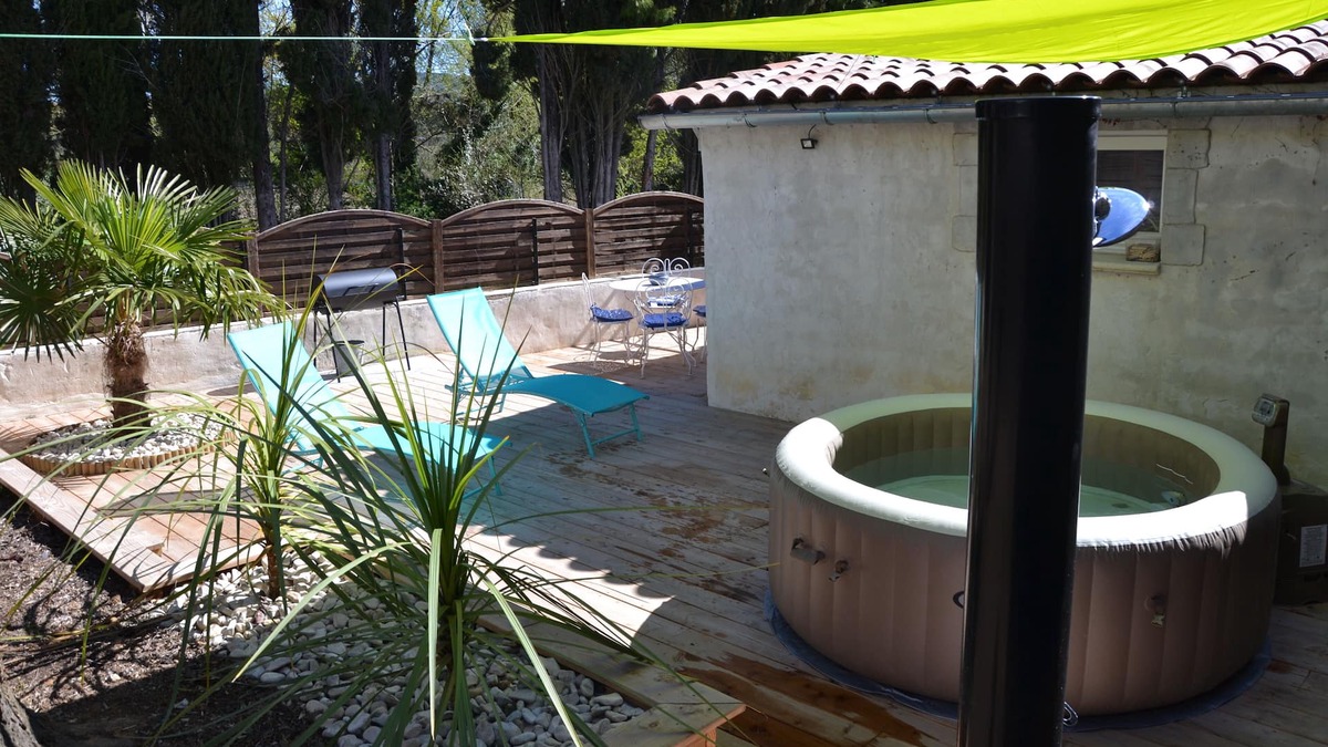 Lagorce Cottage | Gite with private spa and enclosed terrace close to shops and rivers