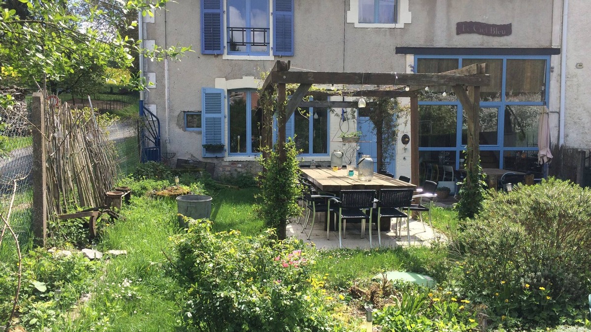 Lamorville Bed & Breakfast | Gite with separate bedroom and living room/kitchen Le Ciel Bleu