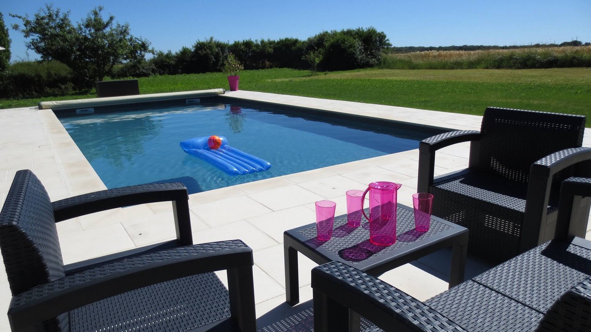 Montreuil-en-Touraine House | Gîte with swimming pool in the countryside!