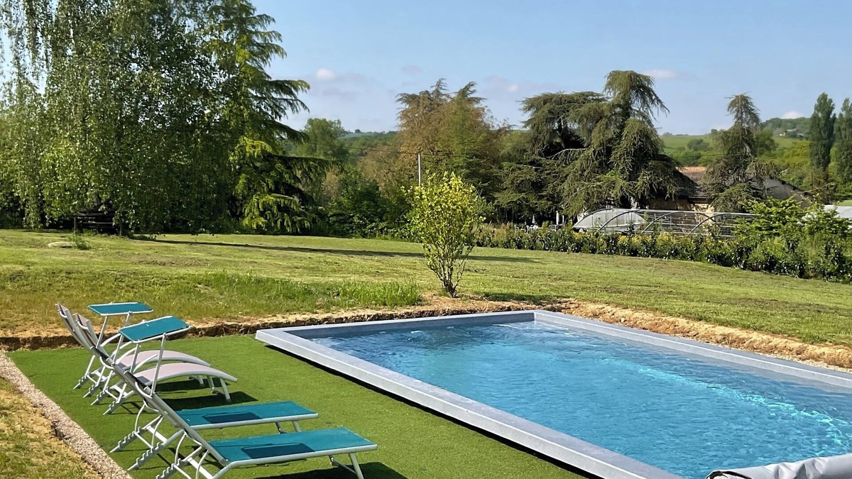 Armillac House | Gîte with swimming pool and a fabulous view