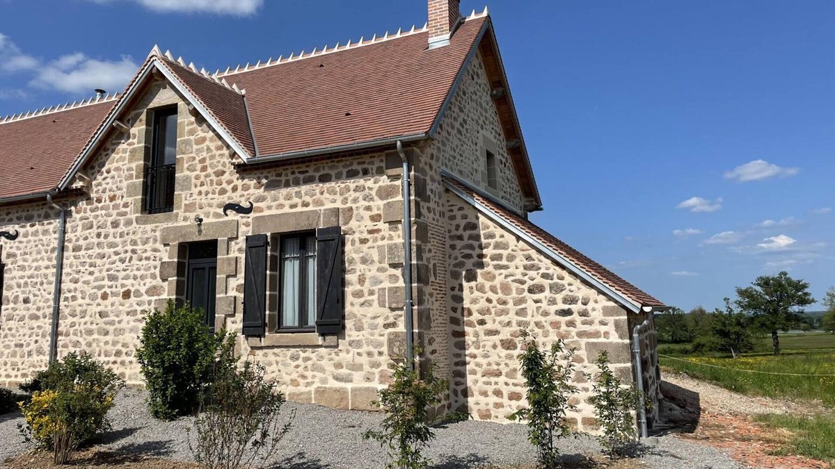 Ygrande Cottage | Gite Ygrande, 2 bedrooms, 4 persons