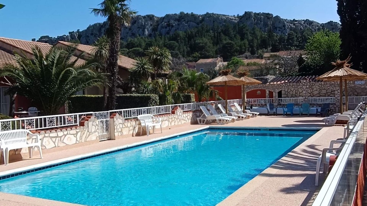 Roquefort-des-Corbieres House | Gitelacapelle with 3 swimming pool rooms, 10mm from wild beaches, tropical setting .