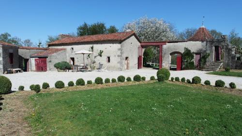 Sevremont House | Gites De La Brunière