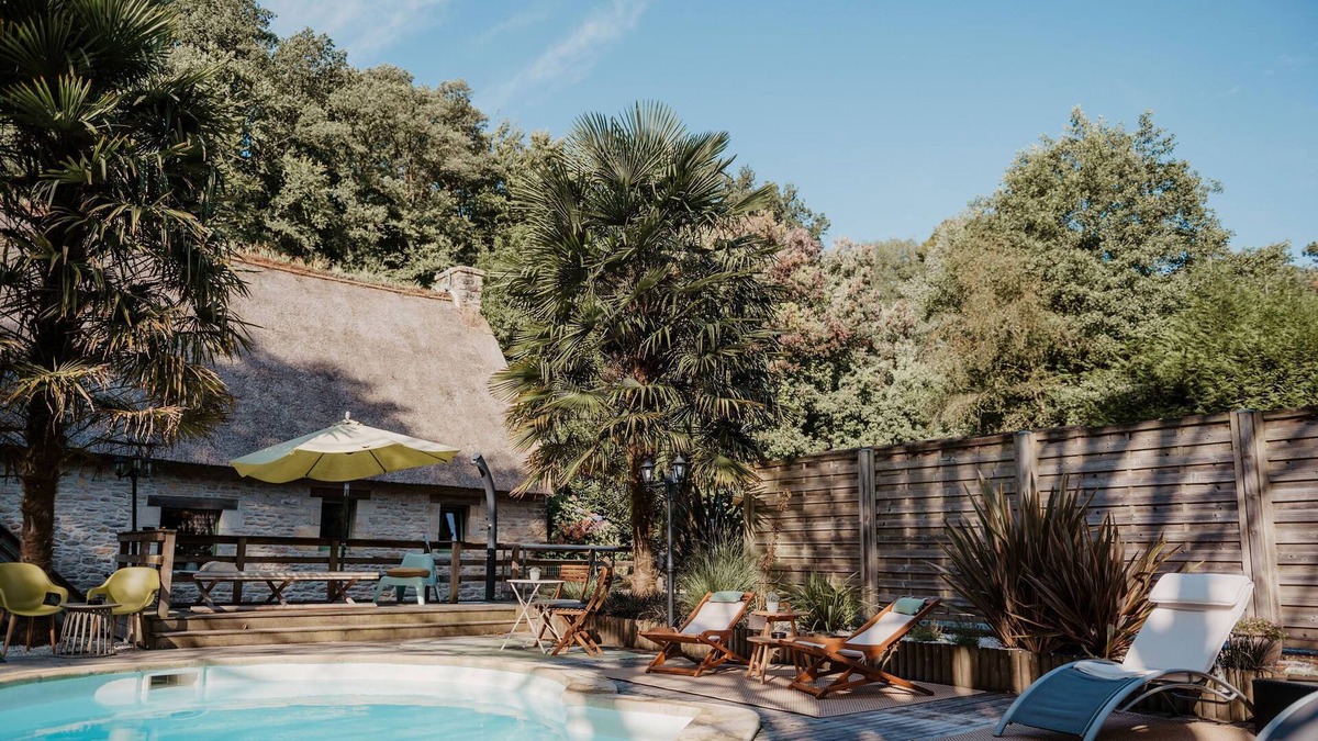 Pluvigner Cottage | Gîtes du moulin de Kerdavid with heated swimming pool between sea and countryside