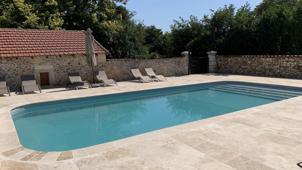 Bourrou House | Gîtes of the castle of Monciaux: Gîte des noyers 3 bedrooms, 3 bathrooms, pool, tennis