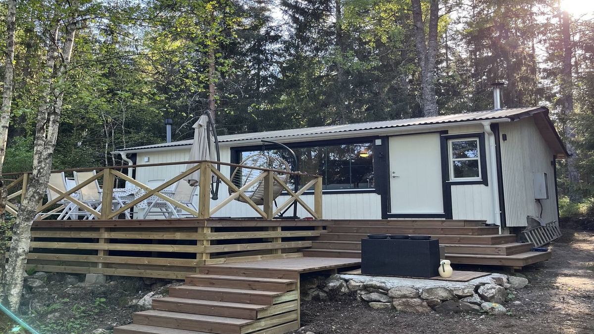 Orebro County Cottage | Gläntan. Mysigt Nyrenoverat Boende med Idealisk Skog och Stadsläge!