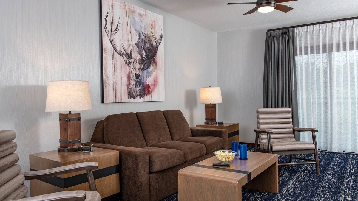 Lake Delton Resort | Glacier Canyon Resort With Free access to WaterParks and other Amenities