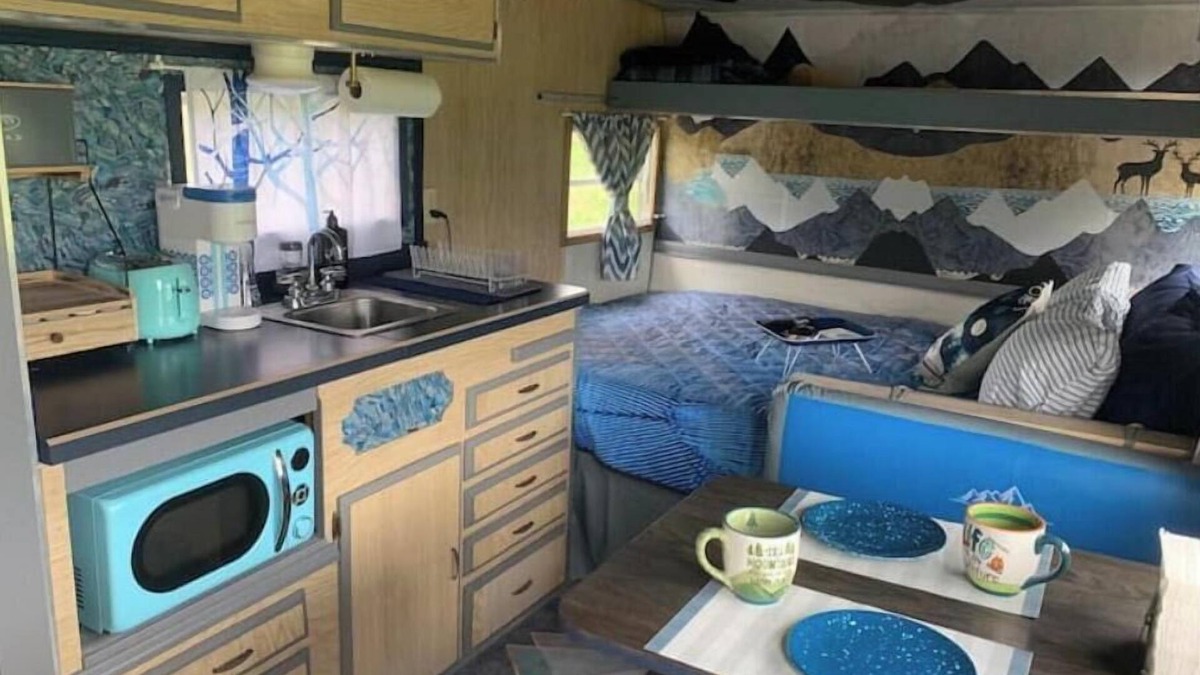 Reed Point House | Glacier, chill out in this cool camper!